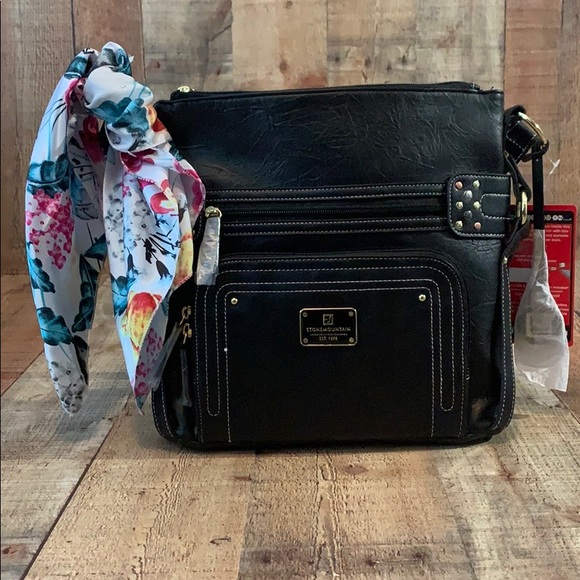 Stone Mountain Accessories Handbags - Stonemountain Leather w/charger LIMITED ADDITION❣️